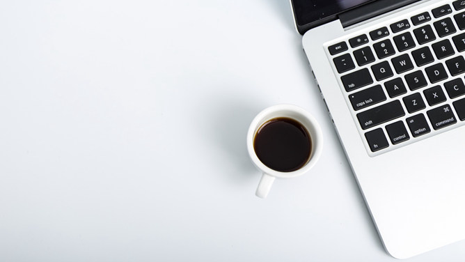 办公桌面电脑PPT背景图片-三才资源库分享